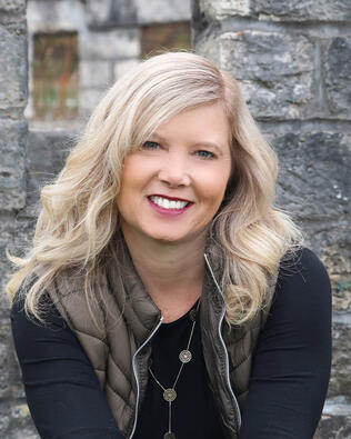Headshot of Sandra Knutson