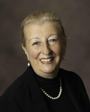 Headshot of Yelena Raben
