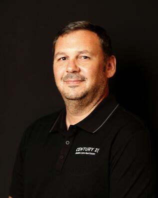 Headshot of Scott Nichols
