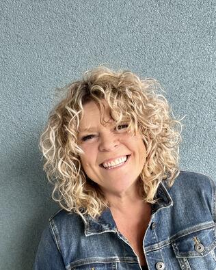 Headshot of Heather Lambert