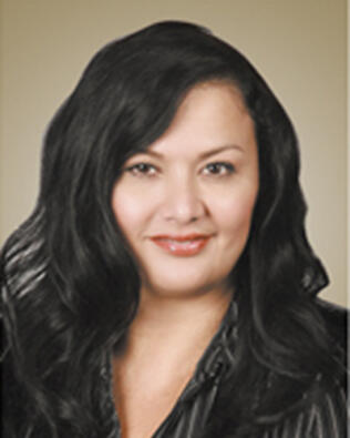 Headshot of Laura Arenas