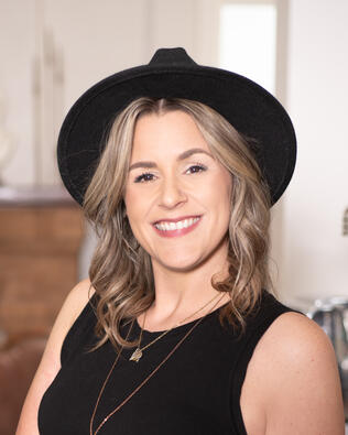Headshot of Ashley Davenport