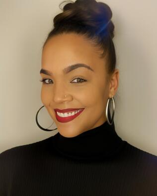 Headshot of Shannon Davis
