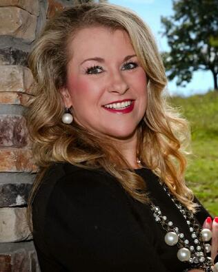 Headshot of Heather Barrineau