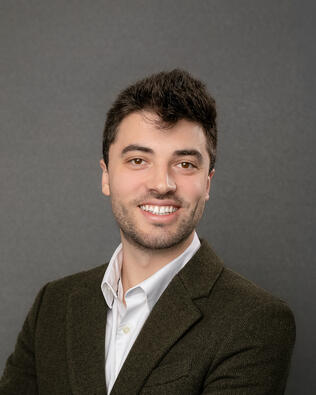 Headshot of Grant Arencibia