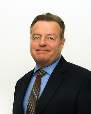 Headshot of Daniel Martin