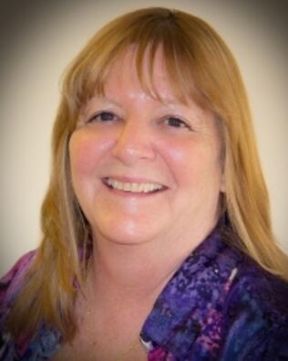 Headshot of Jeane Retelle
