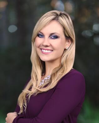 Headshot of Lauren Hobby