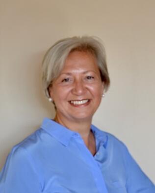 Headshot of Veronika Tchakarov