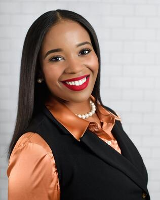 Headshot of Kim Hayes