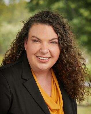 Headshot of Amanda Theodoran