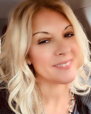 Headshot of Natalie Armbruster-Jentz
