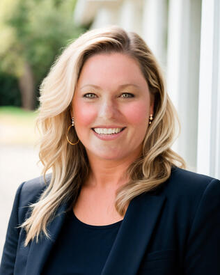 Headshot of Rebecca Pedersen