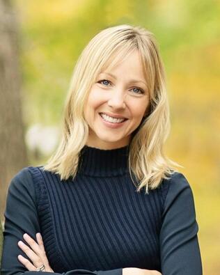 Headshot of Melanie Mapes