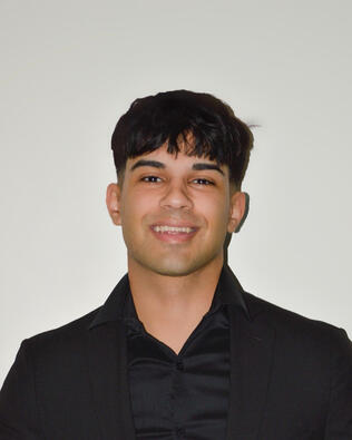 Headshot of Manroop Benipal