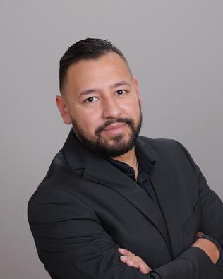 Headshot of Luis Cruz