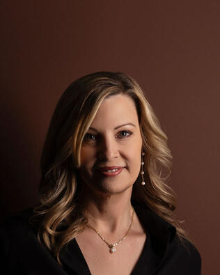 Headshot of Shelly Garriott