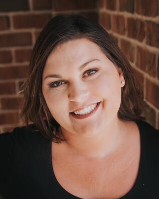 Headshot of Nicole Lovely