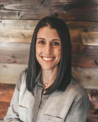 Headshot of Gina Hartt