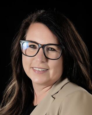 Headshot of Tina Vineyard