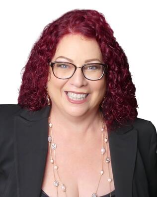 Headshot of Lisa Quirk