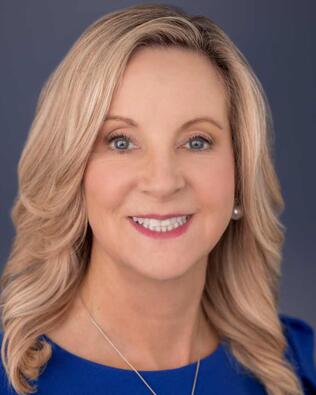 Headshot of Sarah Henjum