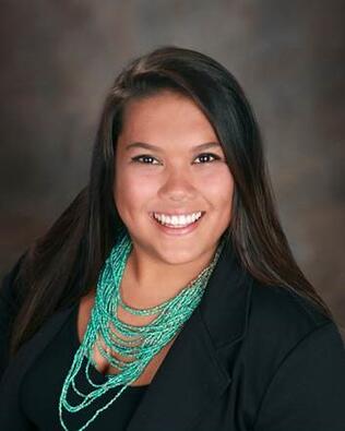 Headshot of Lauren Loomis