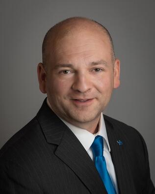 Headshot of Eric Comins