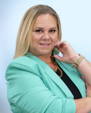 Headshot of Pam Rollins-Butler