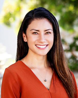 Headshot of Amanda Dunn