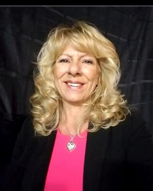 Headshot of Cadie Egnozzi