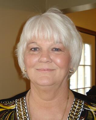Headshot of Jeanie Mrozek