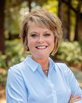 Headshot of Wendy Knott