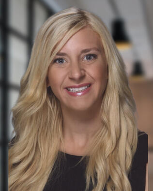 Headshot of Laura McKenzie