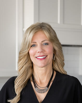 Headshot of Lisa Petter
