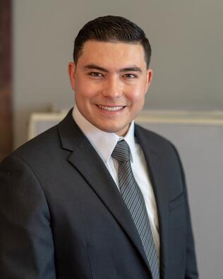 Headshot of Carlos De Santos Jr
