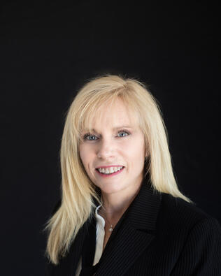 Headshot of Susan Lang