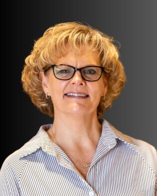 Headshot of Kim Hennigar