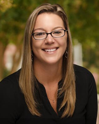 Headshot of Amber Andrews