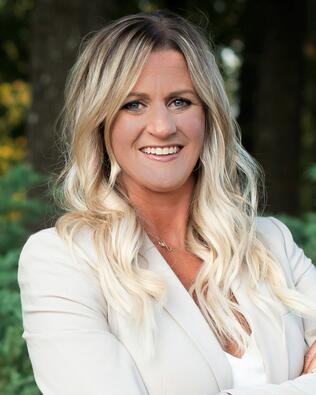 Headshot of Anna Hudson