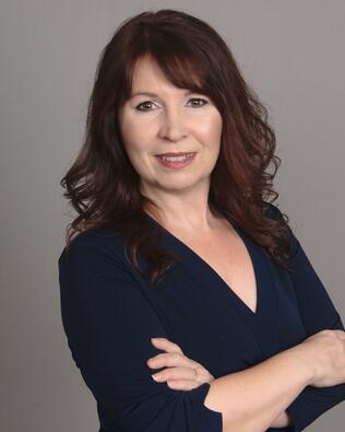 Headshot of Lisa Wolf