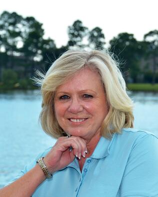 Headshot of Linda Brokaw