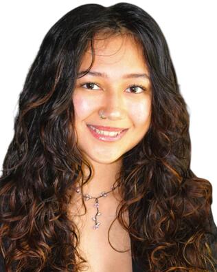 Headshot of Chloe Buffone