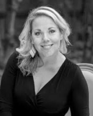 Headshot of Kristen Farrington