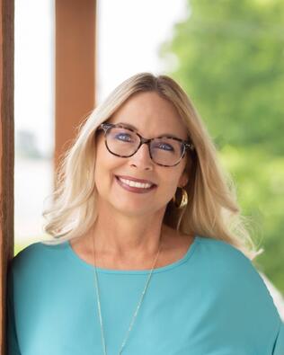 Headshot of Nicole Barnett