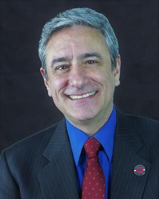 Headshot of Manuel De Silvia Jr.