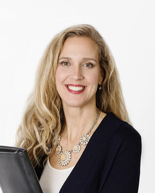 Headshot of Rhonda Bubolz