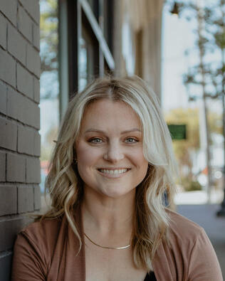 Headshot of Hannah Strawn