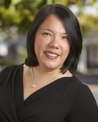 Headshot of JULIE Boes Knisely