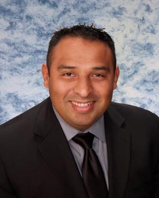 Headshot of Misael Vasquez